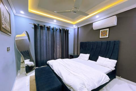 Bed, Photo of the whole room, Bedroom, air conditioner