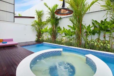 Hot Tub, Swimming pool