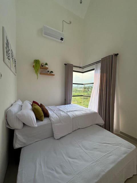 Bed, Bedroom, air conditioner