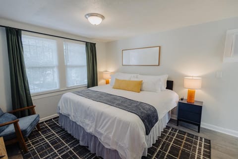 Photo of the whole room, Bedroom