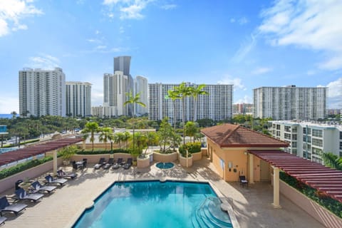 City view, Pool view, Swimming pool, sunbed