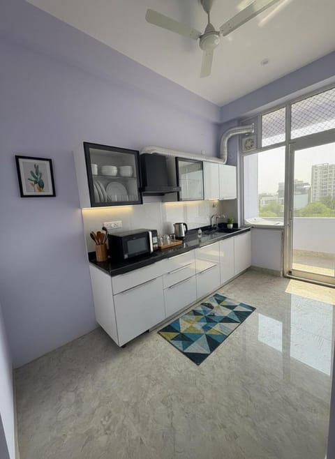 Stunning 2BHK 2 Baths Flat Travel & Work Friendly Apartment in Jaipur