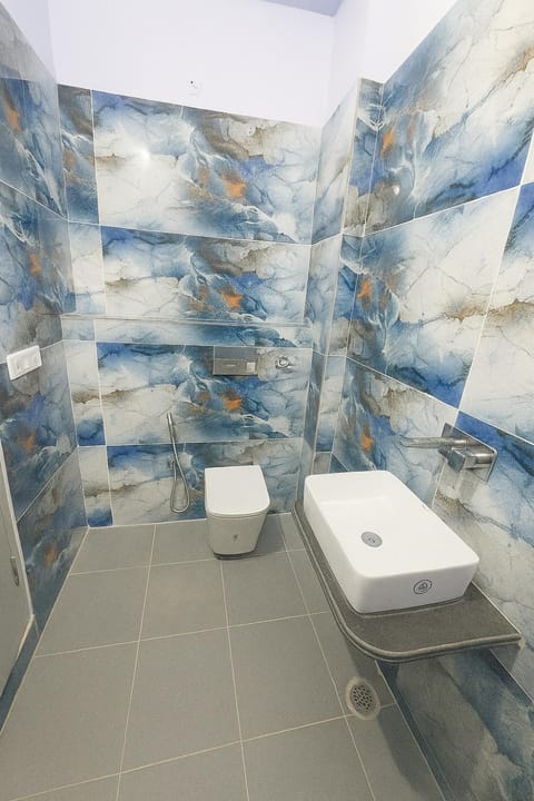 Stunning 2BHK 2 Baths Flat Travel & Work Friendly Apartment in Jaipur