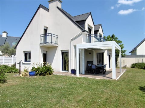 Property building, Patio, Garden, Garden view