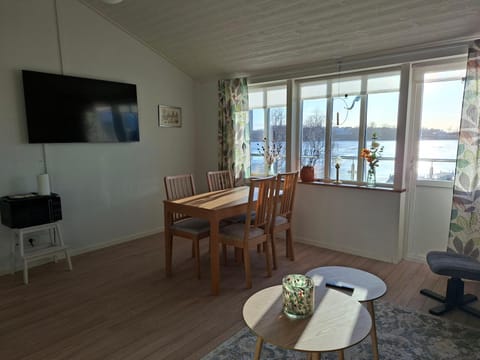 TV and multimedia, Dining area