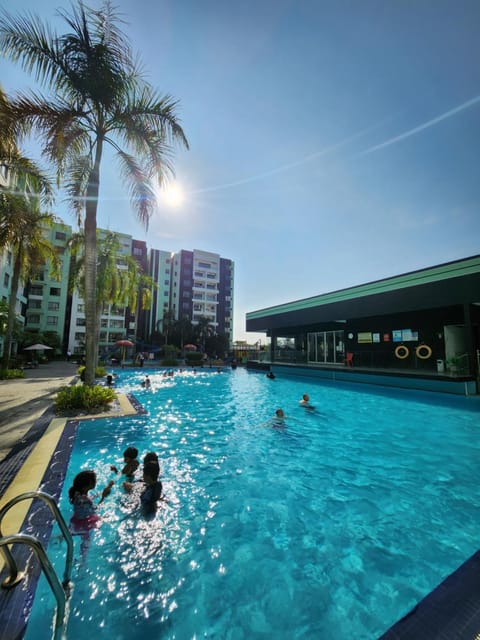 Day, People, Pool view, Swimming pool, children, group of guests