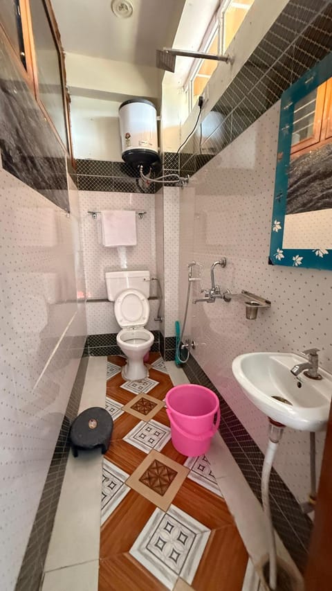 THE Morden palace 43Tv wifi balcony Ac Bed and Breakfast in Jaipur