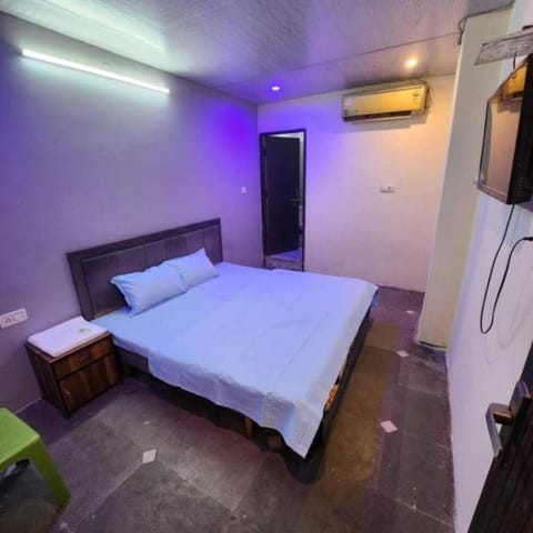 Bed, Photo of the whole room, Bedroom, air conditioner