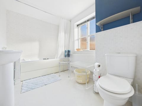 Ebley Canalside Townhouse convenient for Cheltenham Races House in Stroud