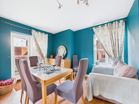 Ebley Canalside Townhouse convenient for Cheltenham Races House in Stroud