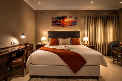 Bed, Seating area, Bedroom, air conditioner