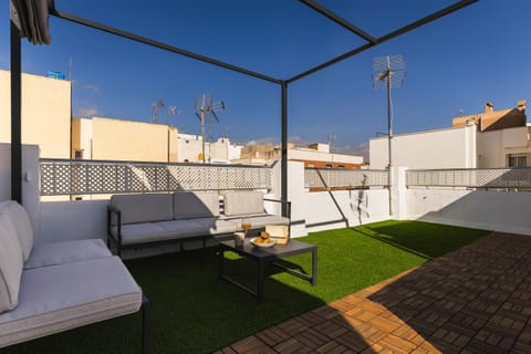 Balcony/Terrace, sunbed