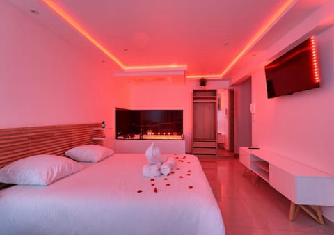 Hot Tub, Bedroom