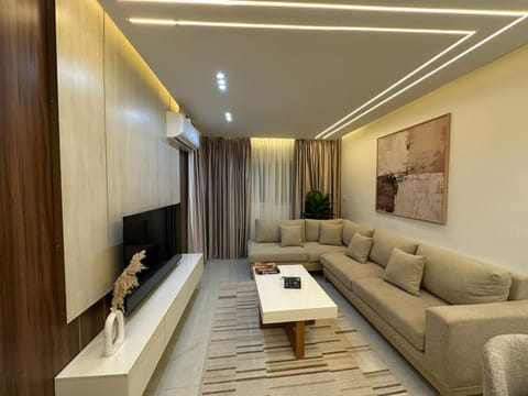 Communal lounge/ TV room, TV and multimedia, Living room, Seating area, Evening entertainment