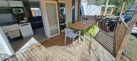 Patio, Dining area