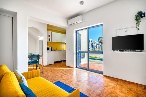 Communal lounge/ TV room, Living room, Seating area