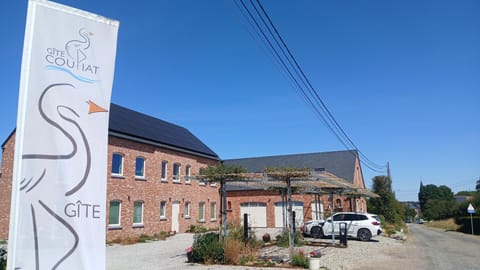 Quiet street view, Parking