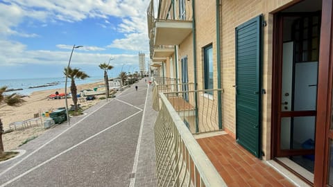 P056 - Porto Recanati, comodo trilocale fronte mare Apartment in Porto Recanati
