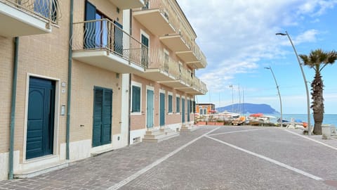 P056 - Porto Recanati, comodo trilocale fronte mare Apartment in Porto Recanati