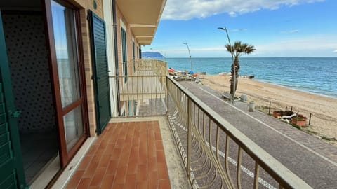 P056 - Porto Recanati, comodo trilocale fronte mare Apartment in Porto Recanati