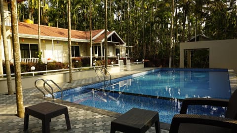 Property building, Pool view, Swimming pool, Swimming pool, sunbed