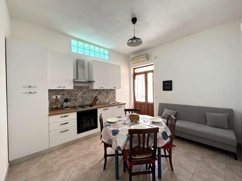 Living room, Breakfast, kitchen