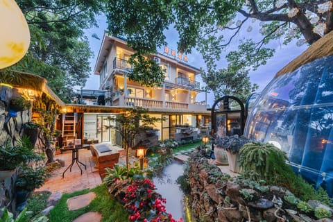 Property building, Day, Garden, Garden view