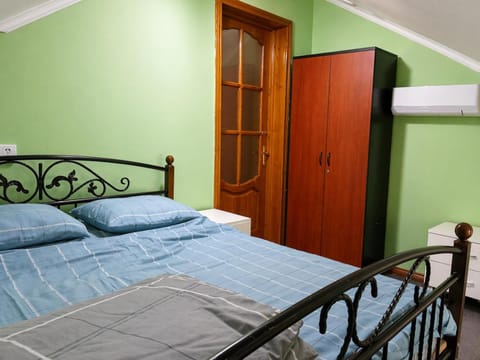 Bed, Bedroom, bunk bed, wardrobe