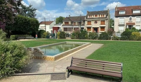 Logement Centre ville Colombes 2 min station Apartment in Île-de-France