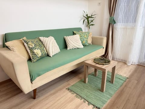 Bed, Living room