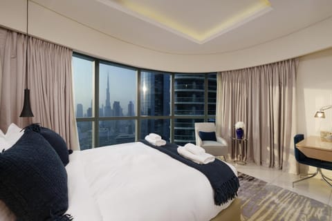 Bed, View (from property/room), Living room, Photo of the whole room, Seating area, Bedroom, City view, Landmark view