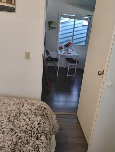 Quiet-comfy 3 bedroom house on a tree lined street in Kitsilano Bed and Breakfast in Vancouver