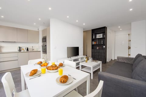 TV and multimedia, Kitchen or kitchenette, Living room, Dining area