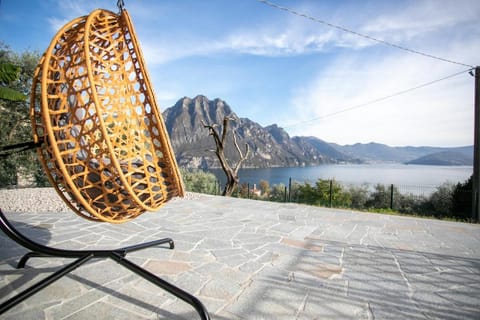 Balcony/Terrace, Lake view, Mountain view