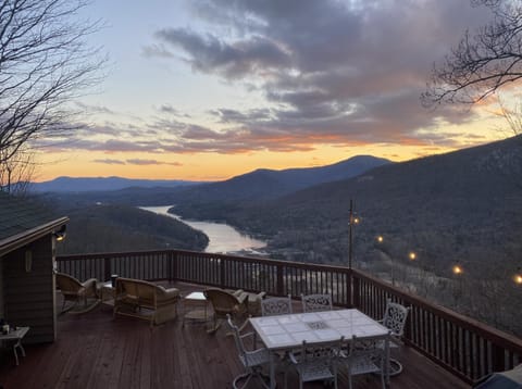 Sunset Retreat - Big Deck, Mountain & Lake Lure Views! House in Lake Lure
