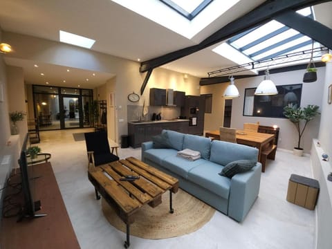 Communal lounge/ TV room, TV and multimedia, Living room