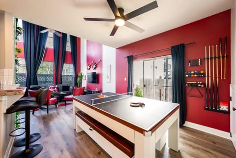 TV and multimedia, Living room, Seating area, Dining area