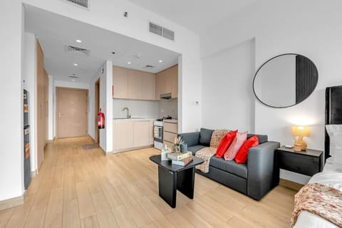 Kitchen or kitchenette, Living room, Seating area, Dining area, stove
