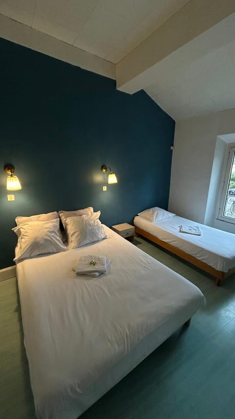 Hotel - Bar - LES PASSIONS Capsule hotel in Buis-les-Baronnies