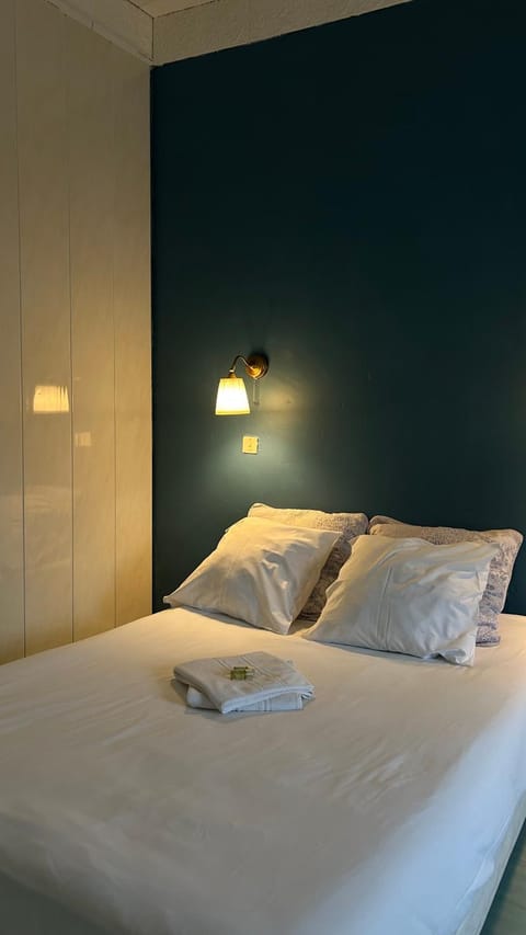 Hotel - Bar - LES PASSIONS Capsule hotel in Buis-les-Baronnies