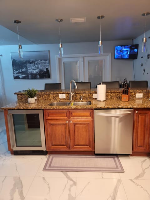 Villa Frankely House in Town N Country