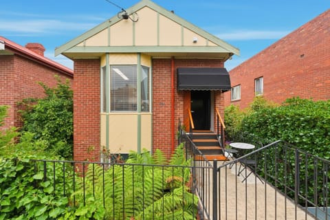 Stylish 2 Bedroom Townhouse - Hobart CBD House in Hobart