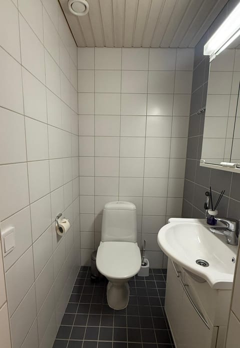 Cozy Room Near Itäkeskus Metro Bed and Breakfast in Helsinki