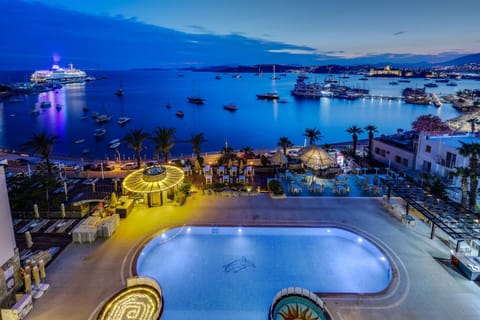 Pool view, Sea view, Swimming pool