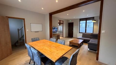 TV and multimedia, Kitchen or kitchenette, Living room, Dining area