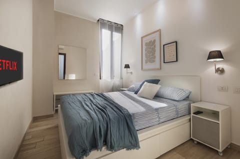 Bed, TV and multimedia, Photo of the whole room, Bedroom, air conditioner