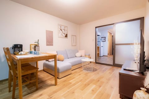 Kitchen or kitchenette, Living room, Seating area, Dining area