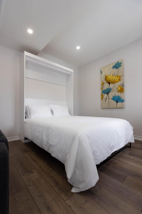 Bed, Seating area, Bedroom