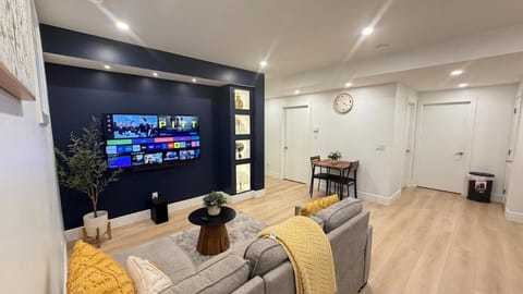 TV and multimedia, Living room, Seating area
