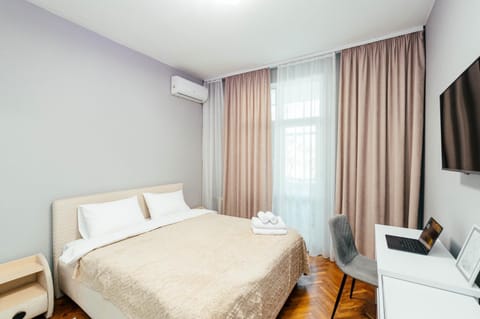 Bed, TV and multimedia, Bedroom, air conditioner